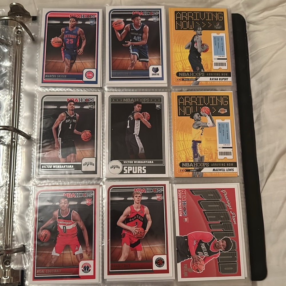 Sports Basketball Cards (135)